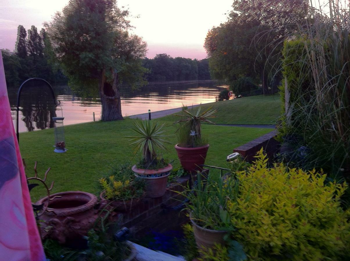 Chiswick Riviera With Free Parking Bed & Breakfast ลอนดอน ภายนอก รูปภาพ